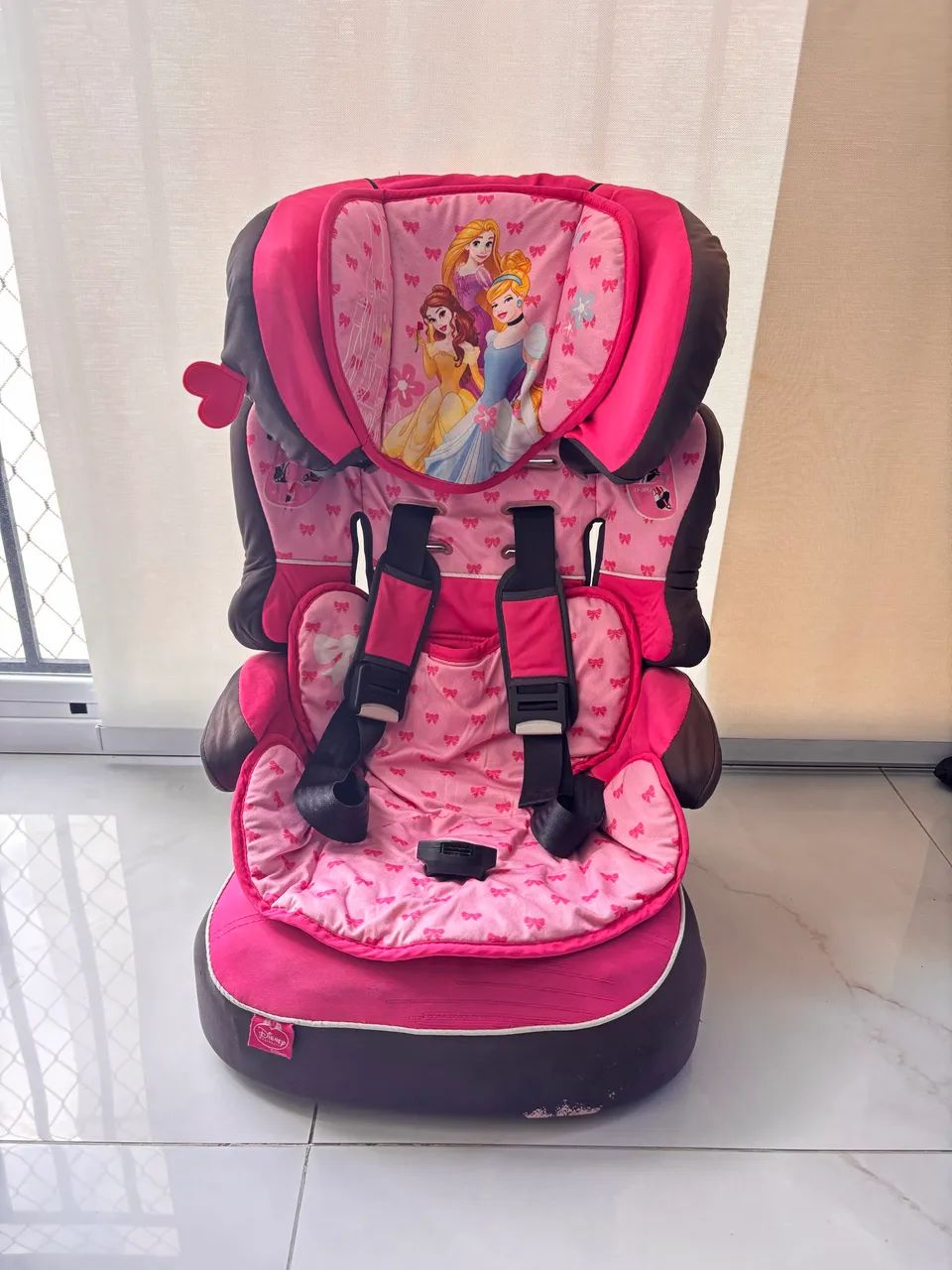 Cadeirinha para carro das princesas  - Foto 2