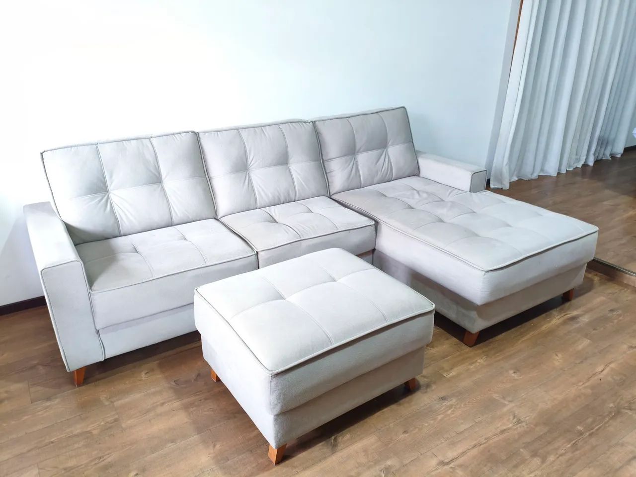 SOFÁ DE CANTO COM CHAISE + PUFF. POUCO USO! - Foto 3