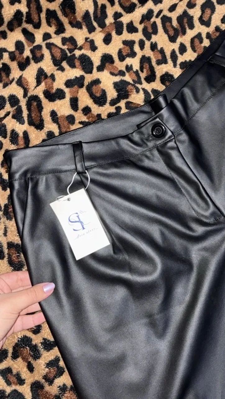 calça courino preta 
