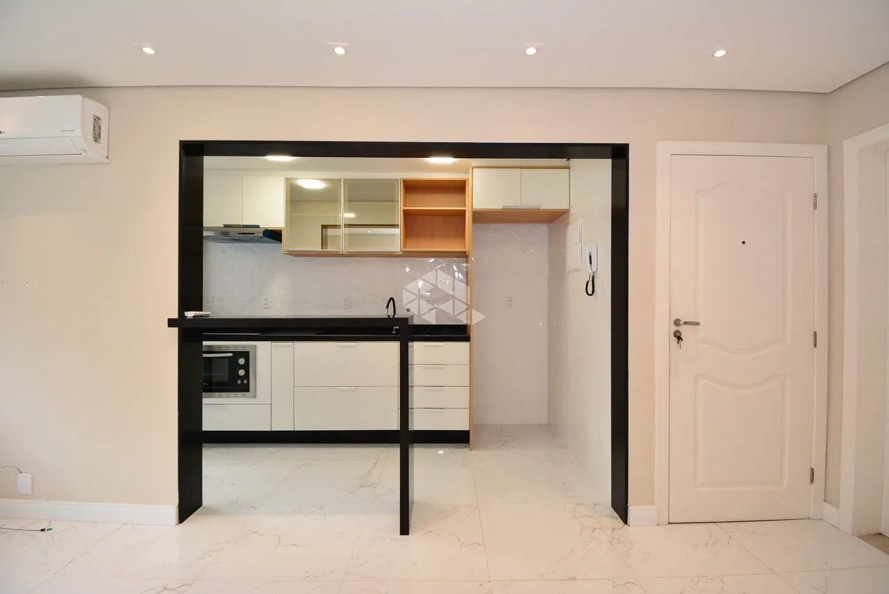 APARTAMENTO À VENDA COM 3 QUARTOS E 1 VAGA DE GARAGEM NO BAIRRO CENTRO EM FLORIANÓPOLIS/SC - Foto 3
