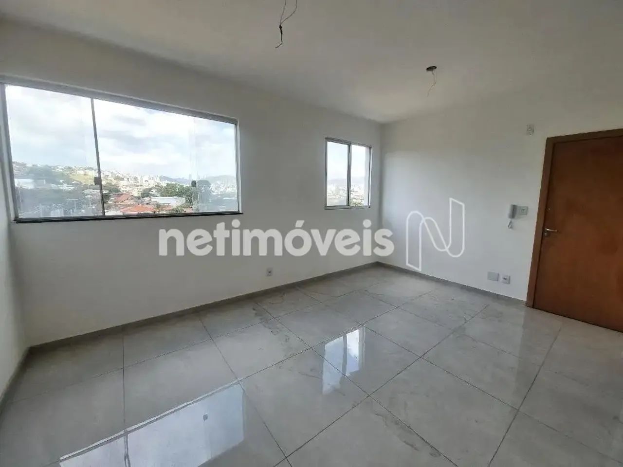 VENDA APARTAMENTO 3 QUARTOS COM SUÍTE, PRÉDIO COM ELEVADOR !