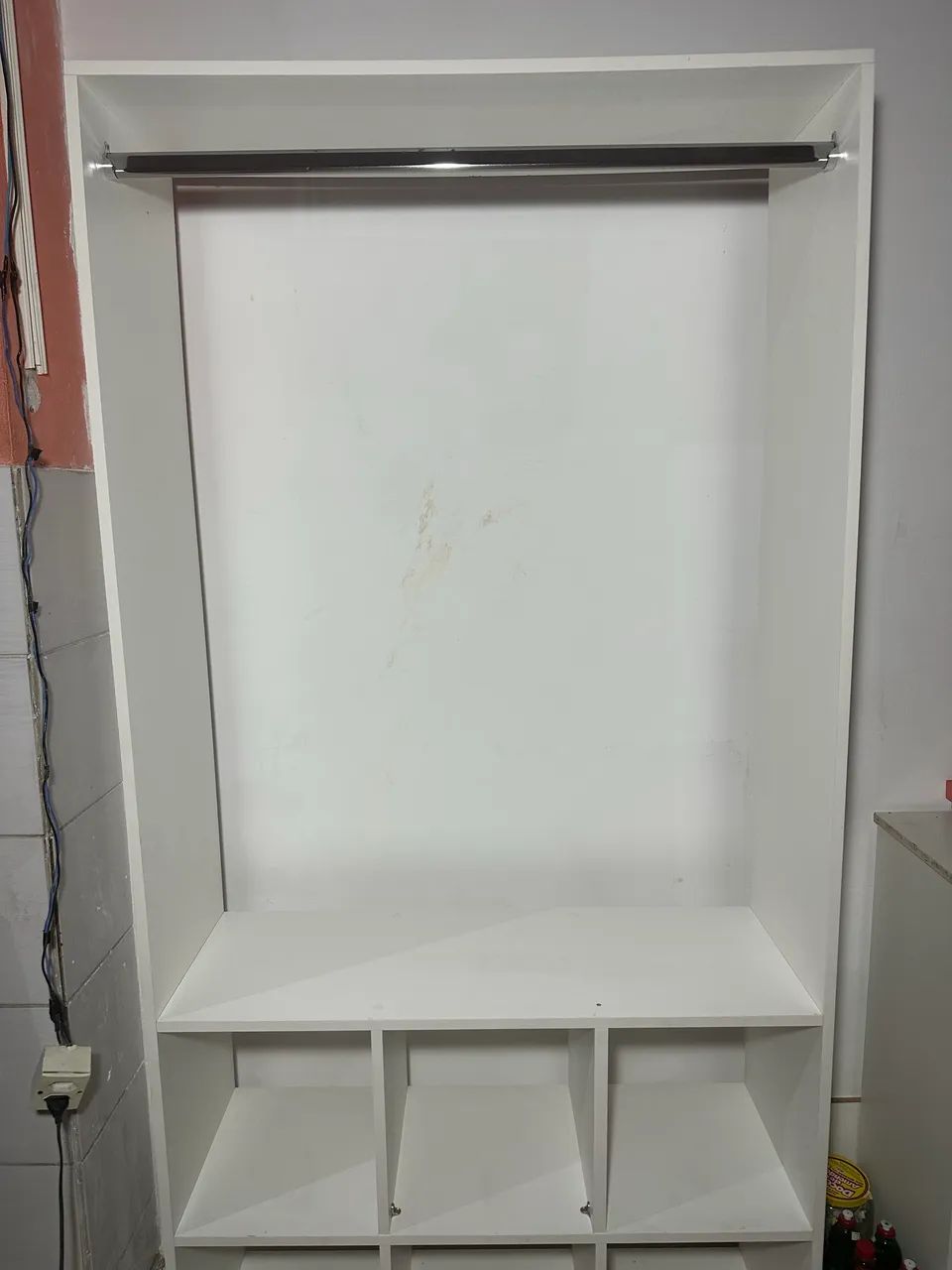 Expositor com arara em MDF