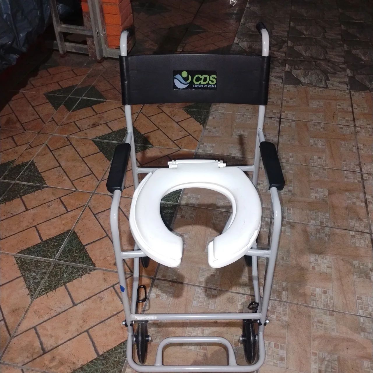 Cadeira higiênica  - Foto 2