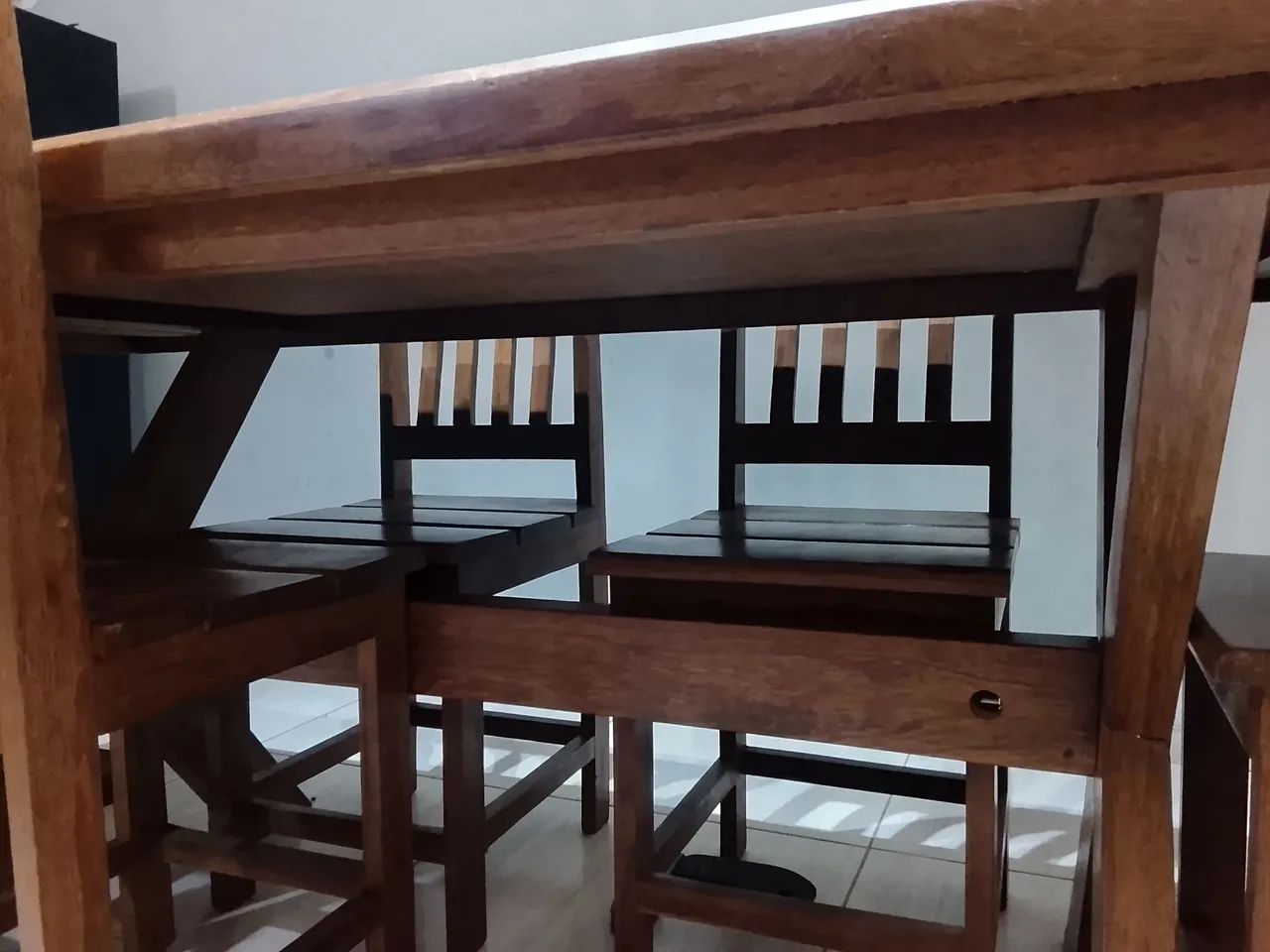 Vende-se esta mesa