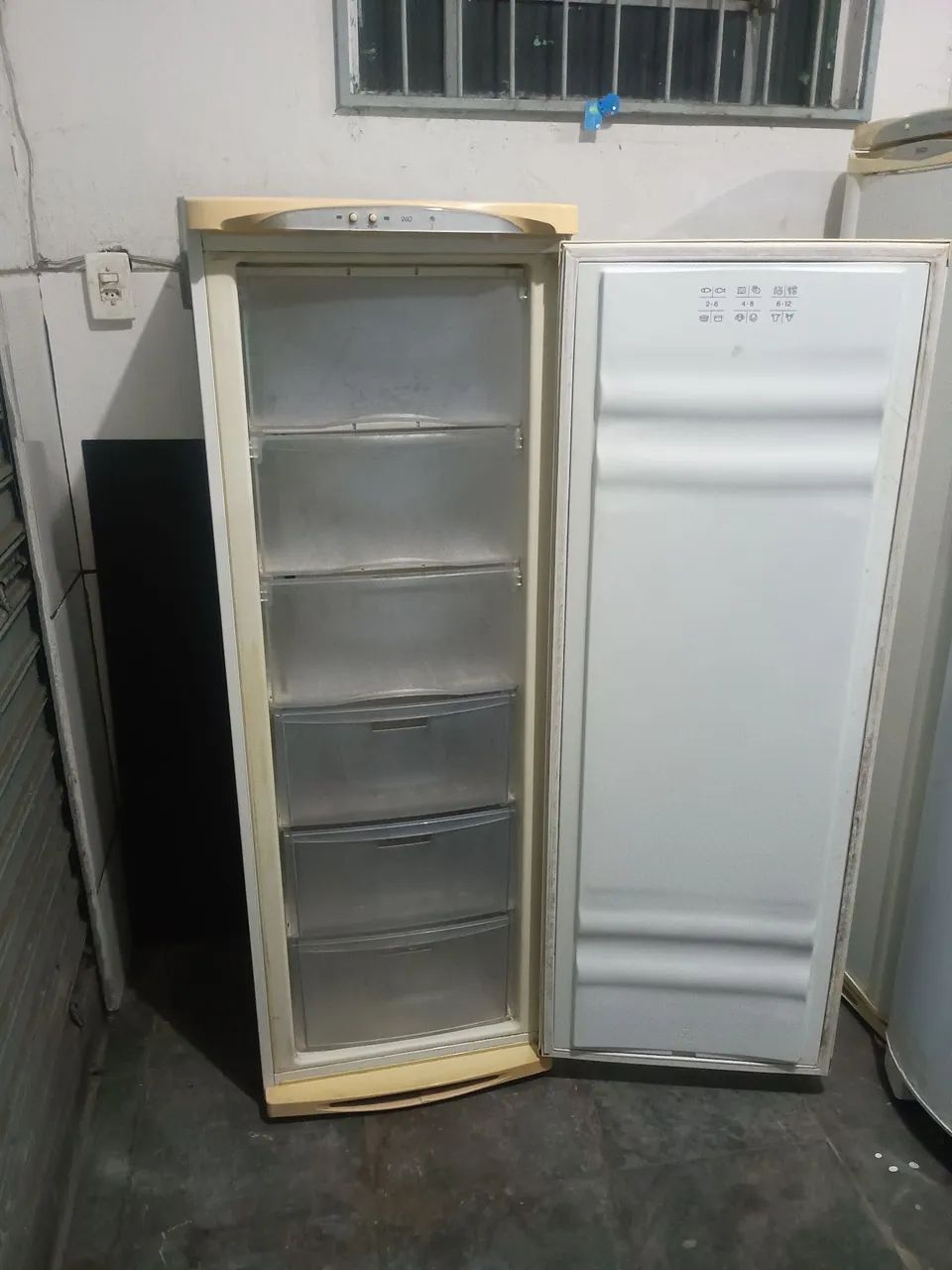 Conjunto Freezer vertical e Geladeira Bosch  - Foto 2
