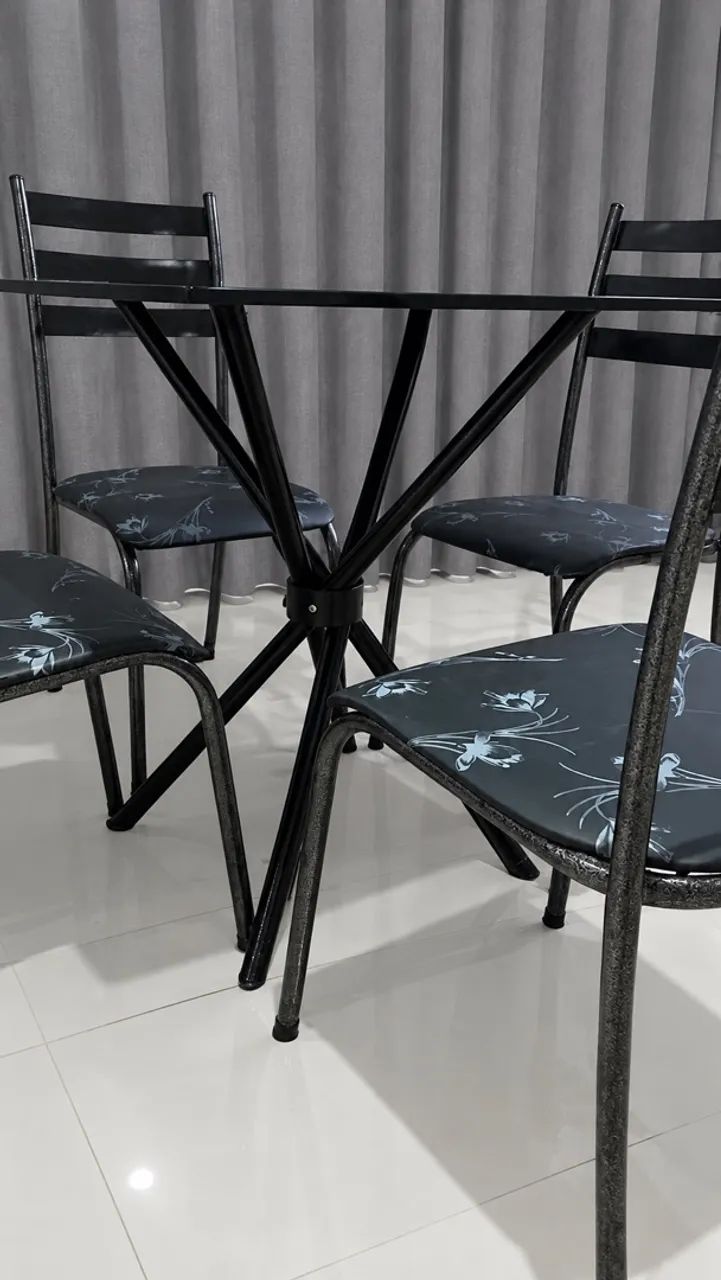 Mesa de Mármore com 4 cadeiras  - Foto 3
