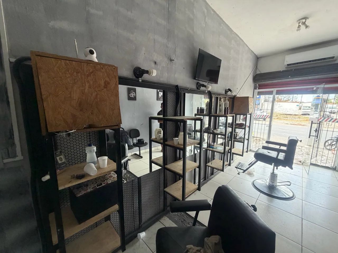 ? VENDO BANCADA COMPLETA PARA BARBEARIA - Foto 2