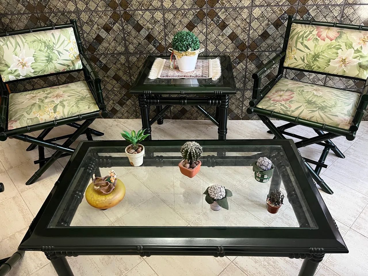 Jogo de Varanda / Sala Estilo Bambu Verde - 4 Poltronas e 2 Mesas de Vidro