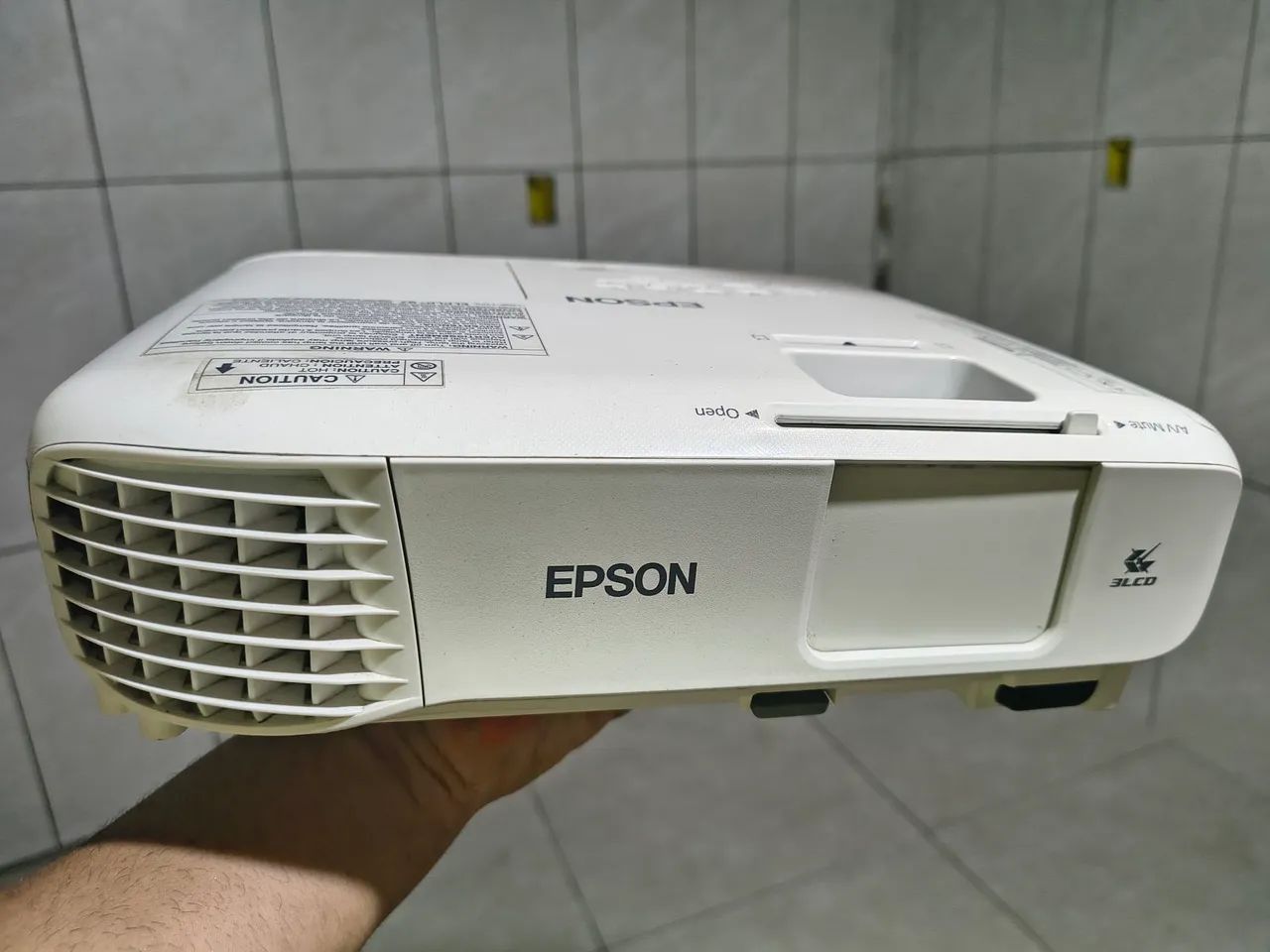 Vendo projetor Epson com tela retrátil de 100 polegadas  - Foto 5