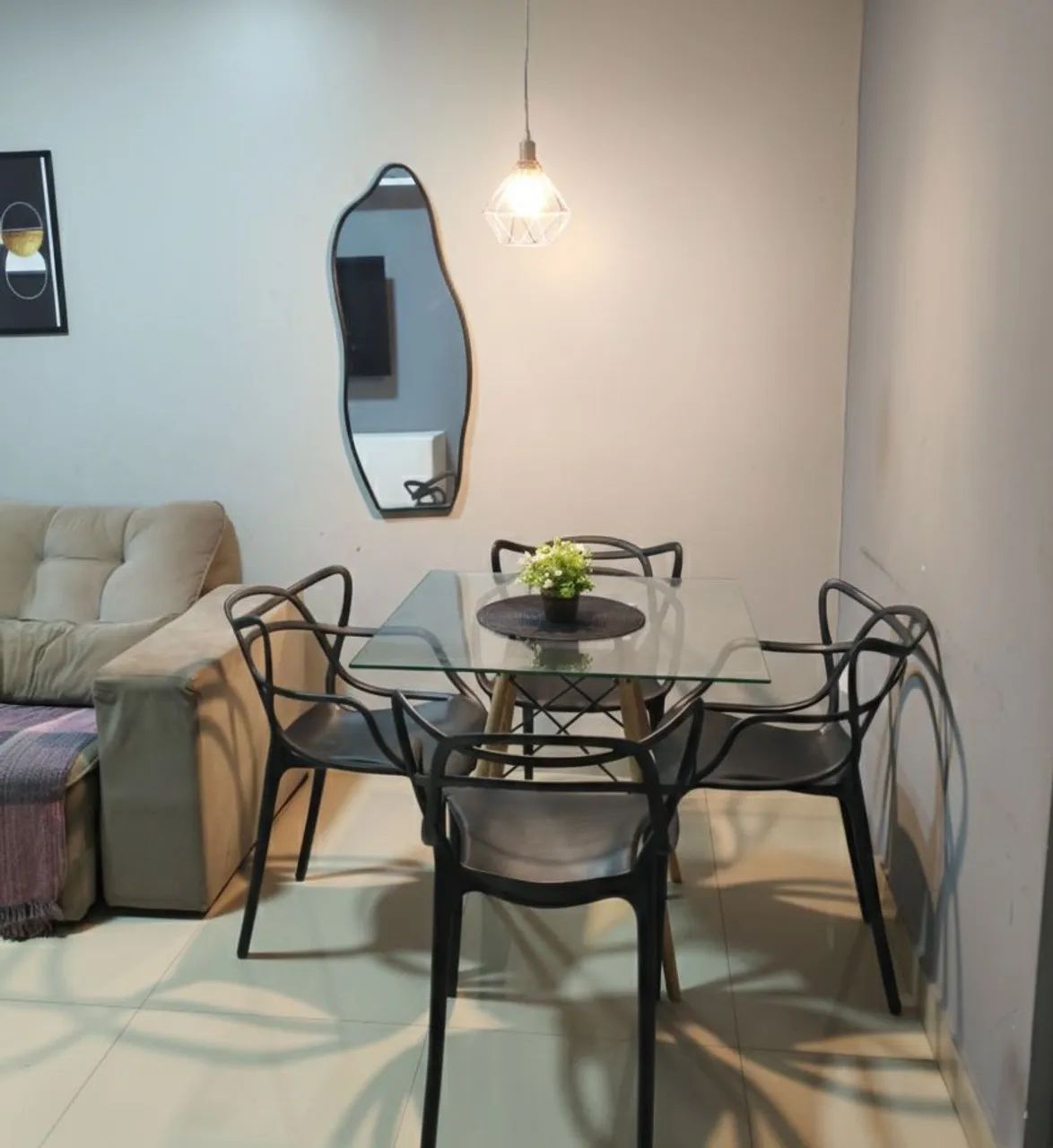 Mesa de vidro com 4 cadeiras 