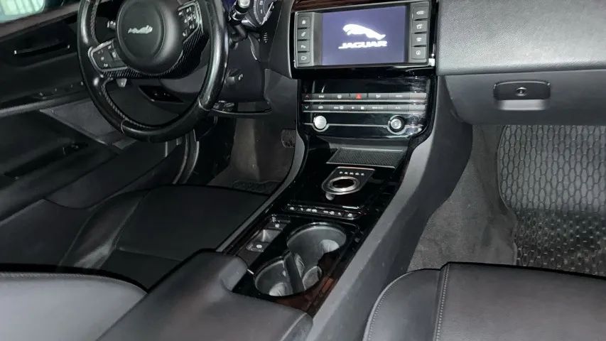 Jaguar XE 2.0 Turbocharged Pure 240cv Aut. 2016