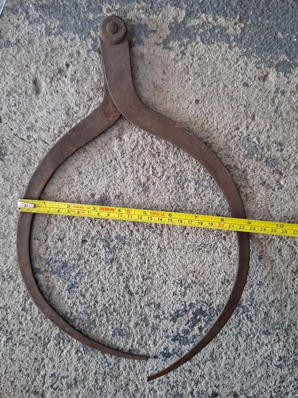  Compasso externo vintage de ferro forjado. - Foto 2