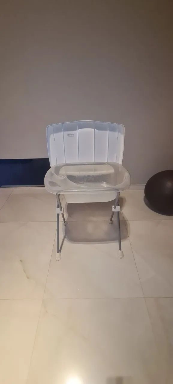 Banheira Tchibum branca, novíssima, com suporte e trocador. Pouquíssimo uso! - Foto 2