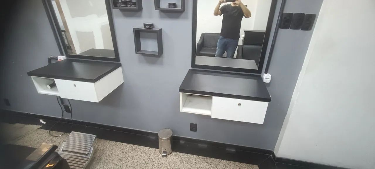 Vendo duas bancadas de parede 