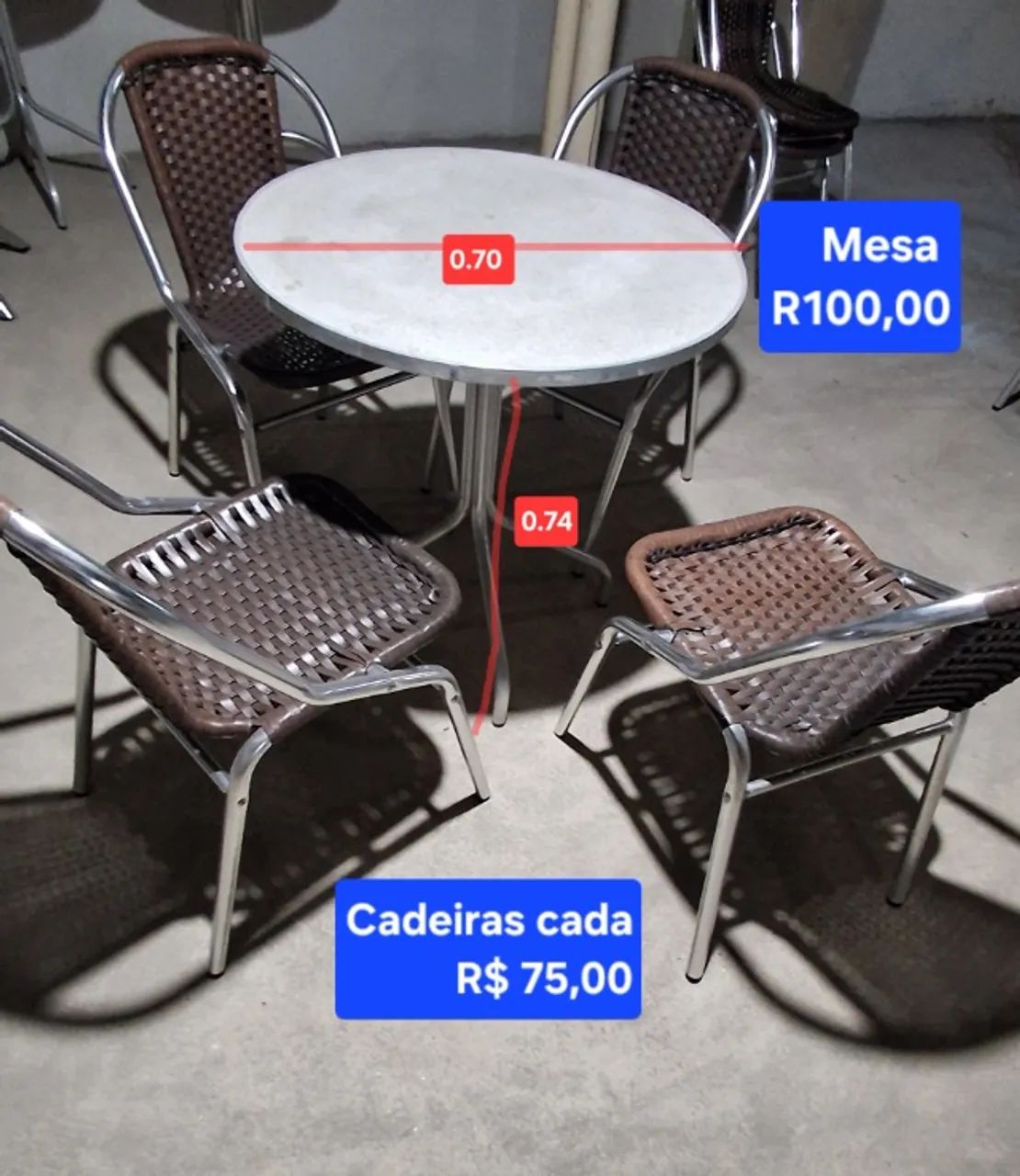Mesas e cadeiras