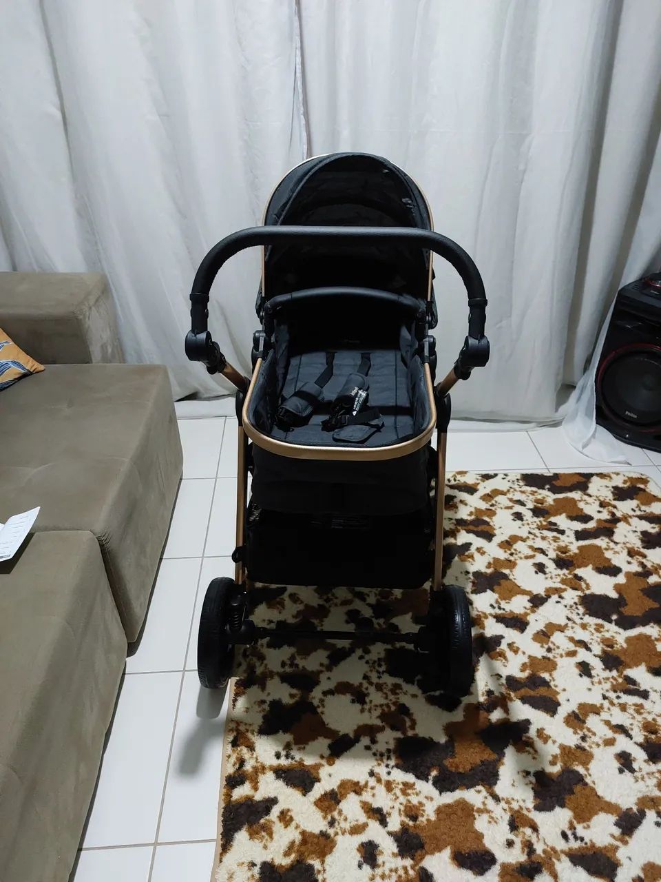 Carrinho de bebê com bebê conforto - Foto 2