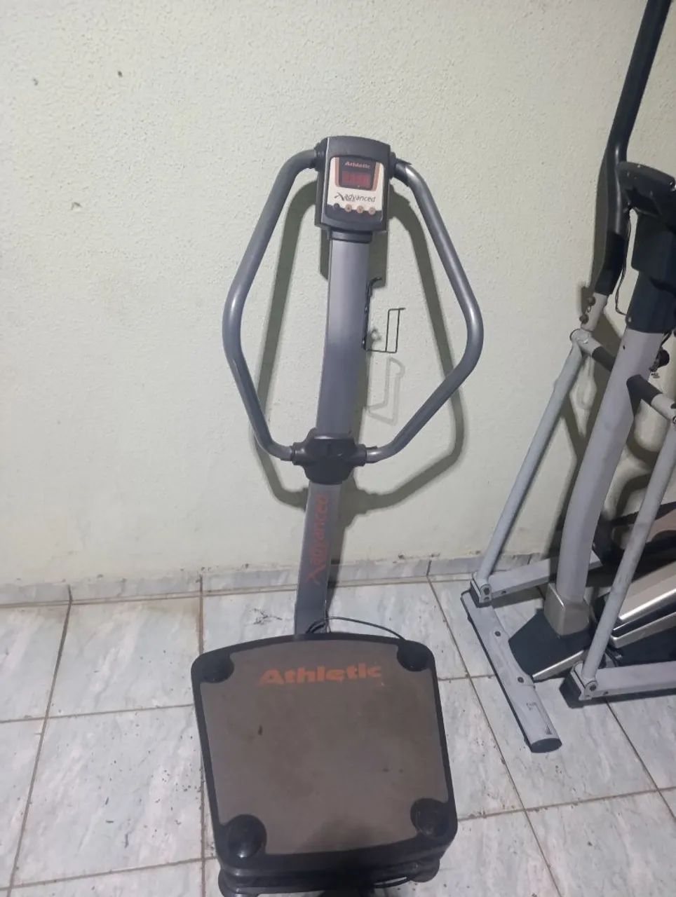 Elíptico e plataforma pra 130 kls - Foto 3
