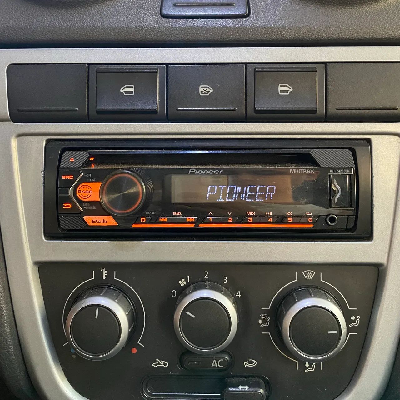 Radio Pioneer CD Player