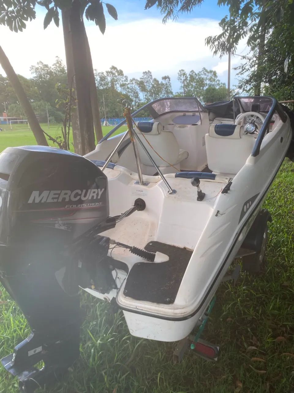 Lancha Ventura 2013 + Motor Mercury 60 HP 4 Tempos + Carreta - Pronta para Navegar - Foto 2