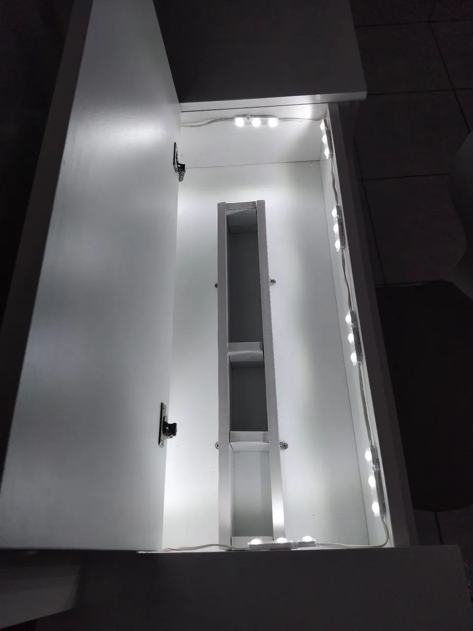 Penteadeira com cadeira. - Foto 2