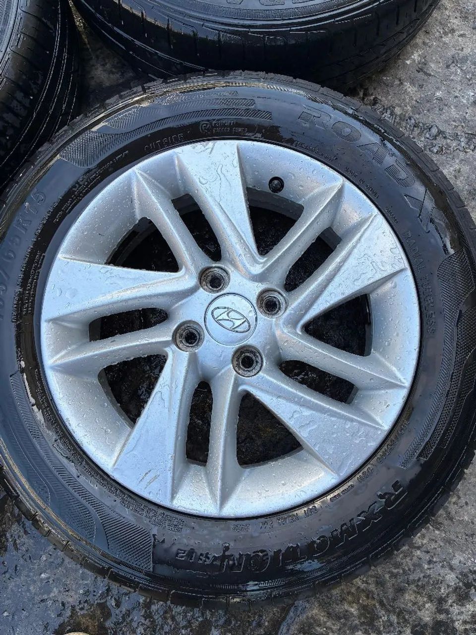 Roda hb20 pneus novos 