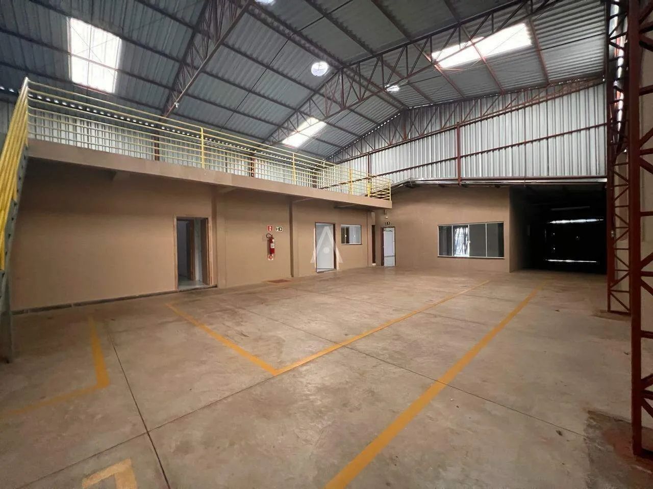 Barracão com salas comerciais para locação no Coqueiral em Cascavel Pr