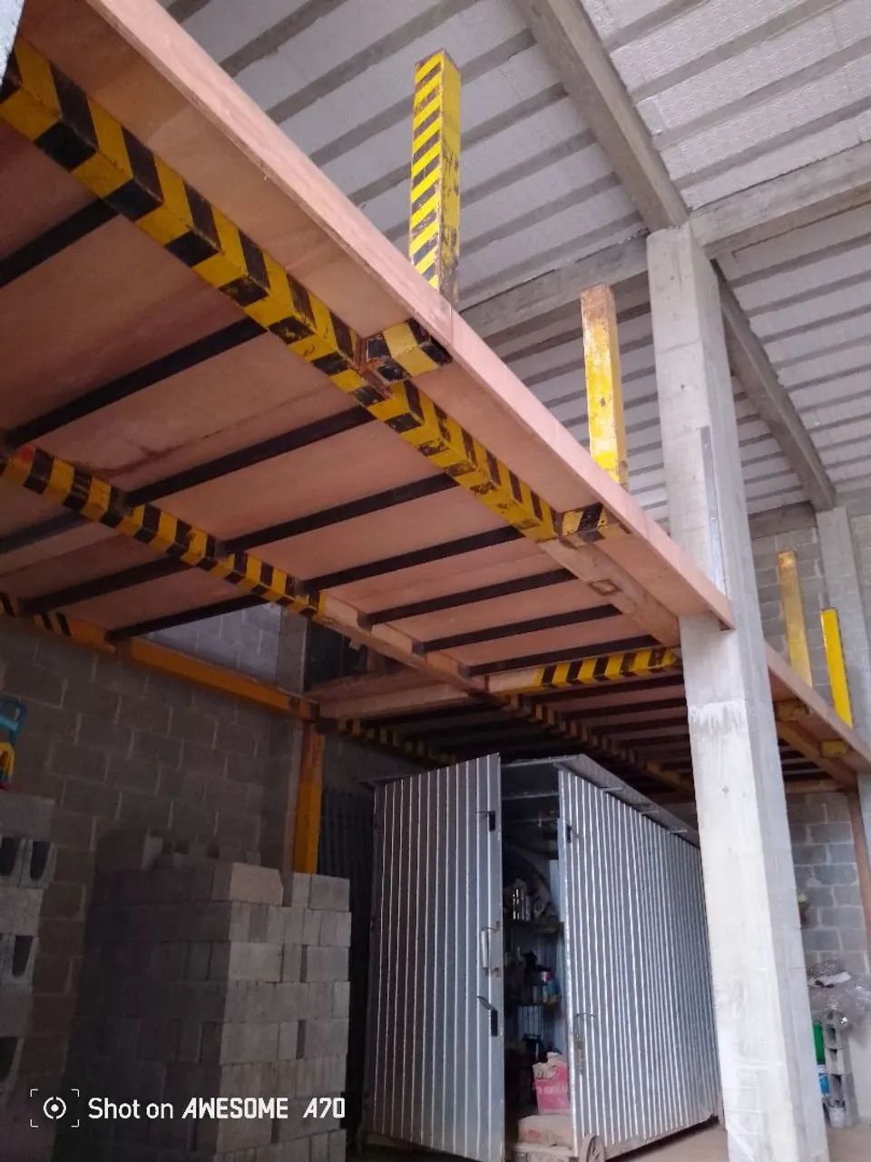 Vendo ou troco barracão industrial com 5 kitnet  - Foto 7