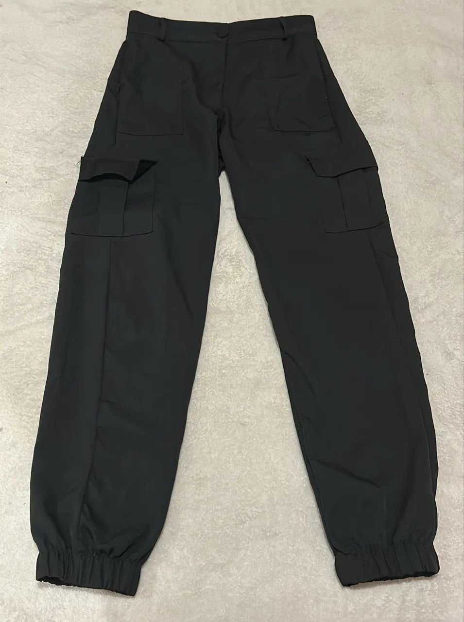 Calça preta com bolsos cintura alta  - Foto 2