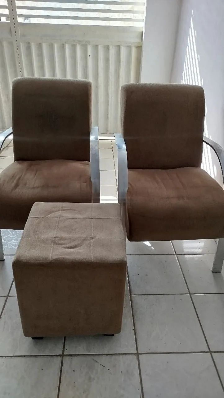 2 Poltronas com Puff