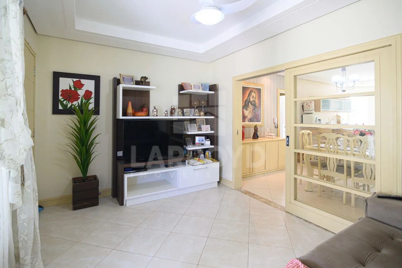 Casa semimobiliada à venda com área gourmet e academia - Foto 2