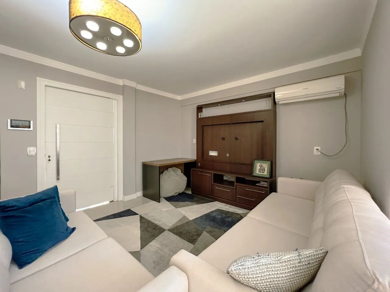 Casa ampla com piscina, arejada e iluminada! - Foto 2