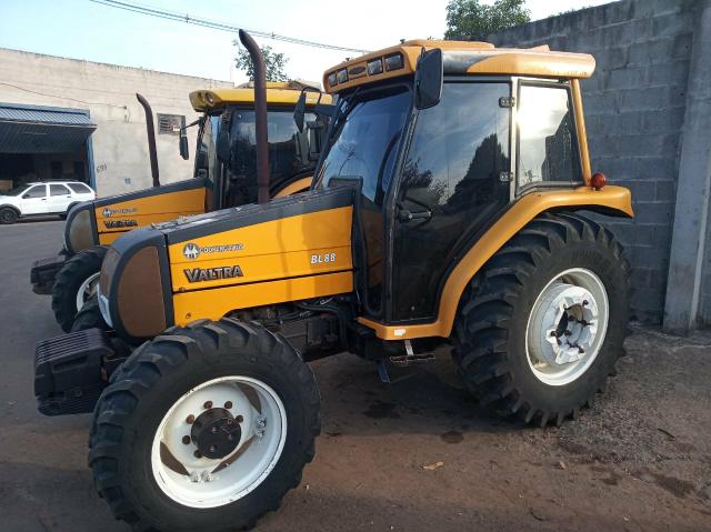 Trator Valtra BL88 4x4 gabinado