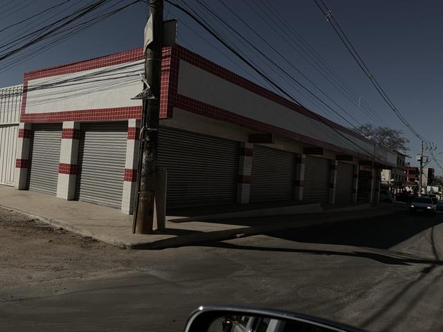 Lojas em excelente avenida do Setor de Mansoes para alugar