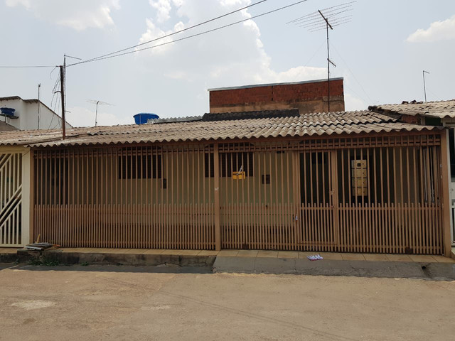 QNP 14 VALOR: 210.000,00 CASA DE 3 QTOS . SUITE + CASA DE FUNDOS - Foto 2