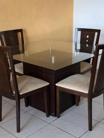 Mesa 4 lugares com tampa de vidro