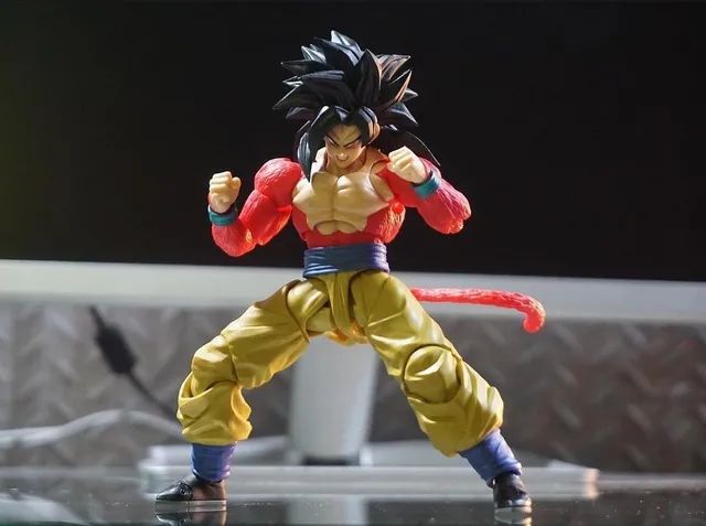 S.H Figuarts Super Saiyan 4 Son Goku