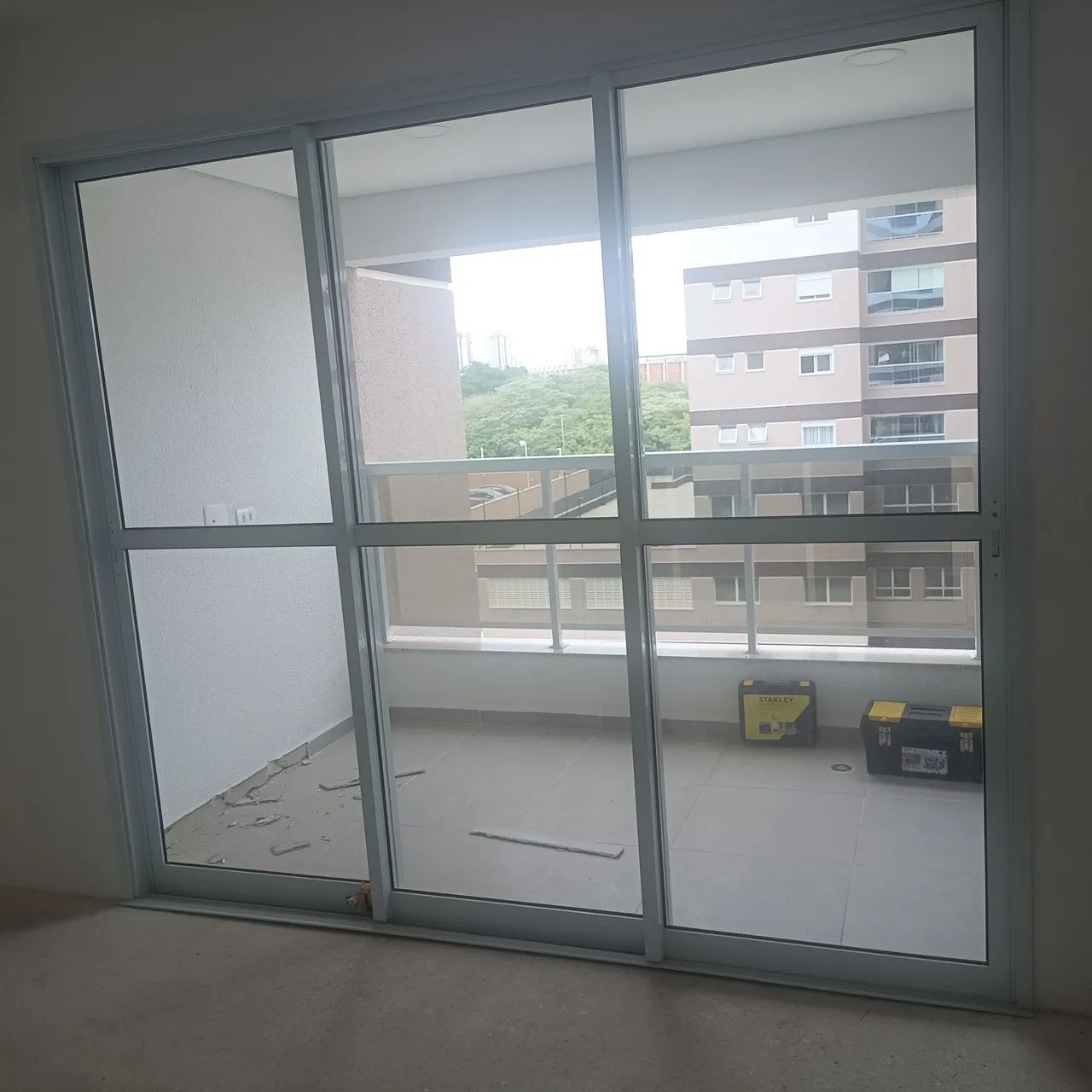 Porta de Correr  Alumínio  e Vidro