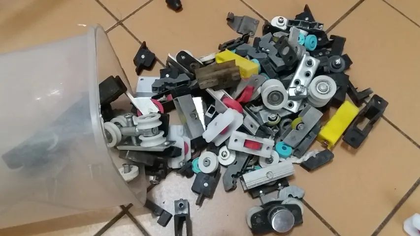 Roldanas e Fechos para Portas e Janelas - Foto 2