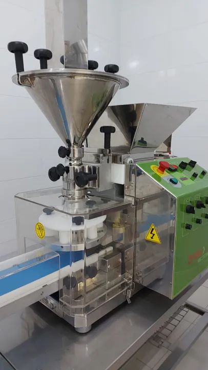 Máquina de fabricar salgados e doces 2 recheios- Formadora bralyx   - Foto 2