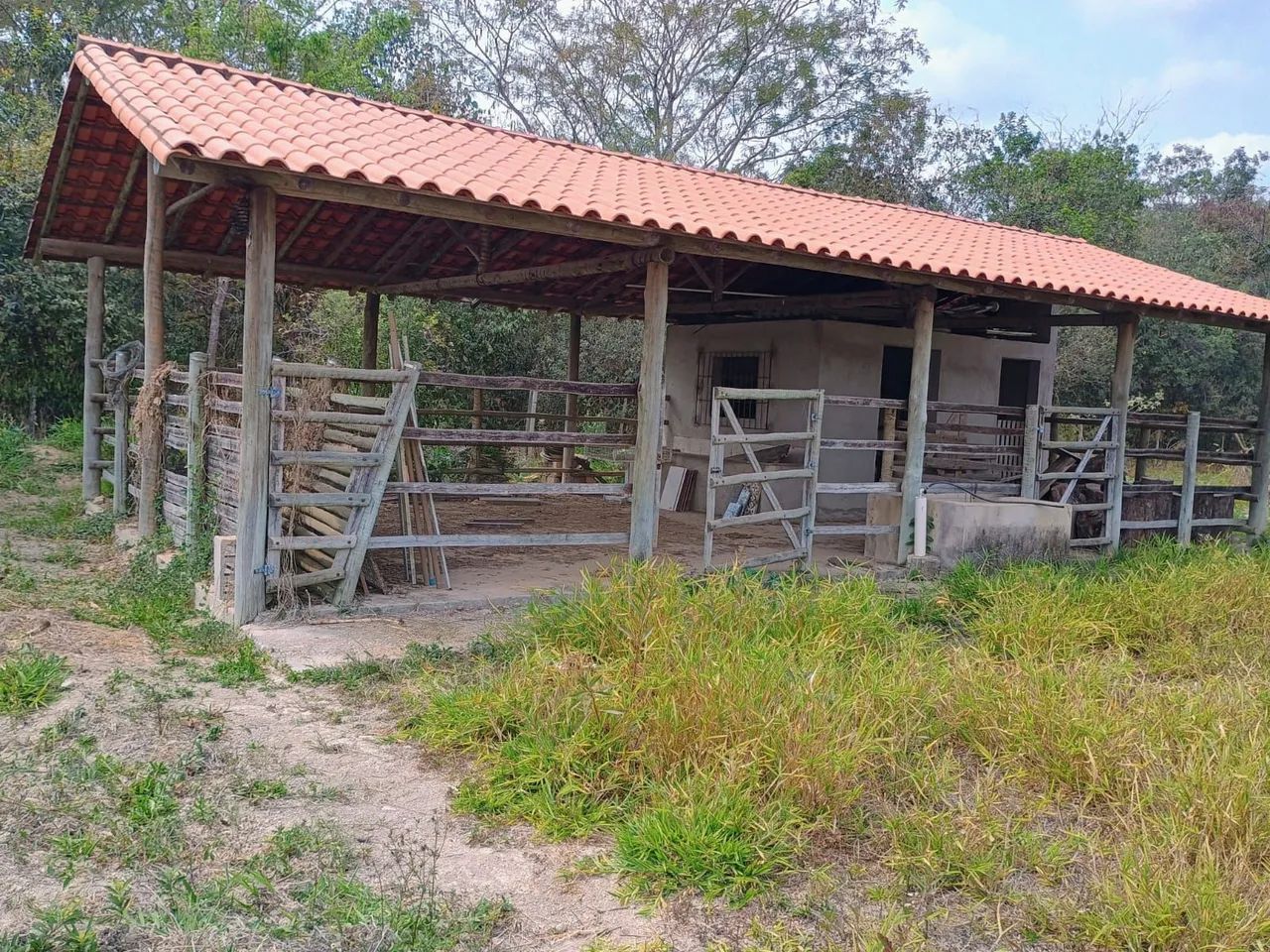 Lote 600m2 todo plano ótimo local