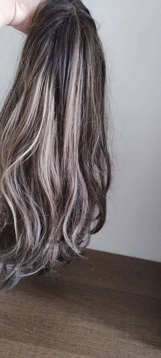 Peruca loira com mechas castanhas - cabelo longo e macio - Foto 5