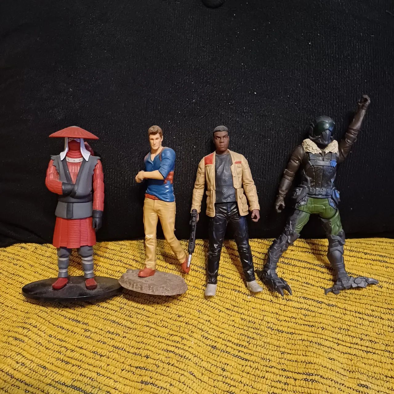 Bonecos Colecionáveis - Star Wars,  e Outros - Foto 2