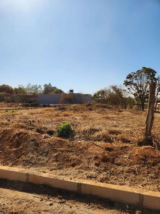(26 de Setembro) Terreno/Lote à venda, 400m², Condomínio Fechado na Avenida Principal