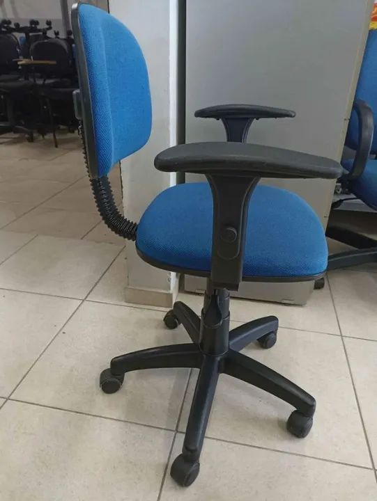 Cadeira de Escritório com Rodinhas e Apoio de Braços Azul Ótimo Estado por apenas 199,00 - Foto 3