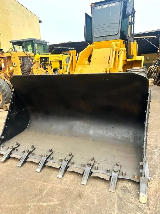 Pá Carregadeira 930T ano 94 - Foto 6