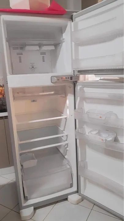 Geladeira Frost Free com ótimo preço, oportunidade única !!!!
