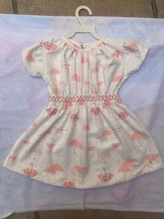 Vestido infantil TAM 3, tirei a etiqueta mas nem usei e ficou pequeno.