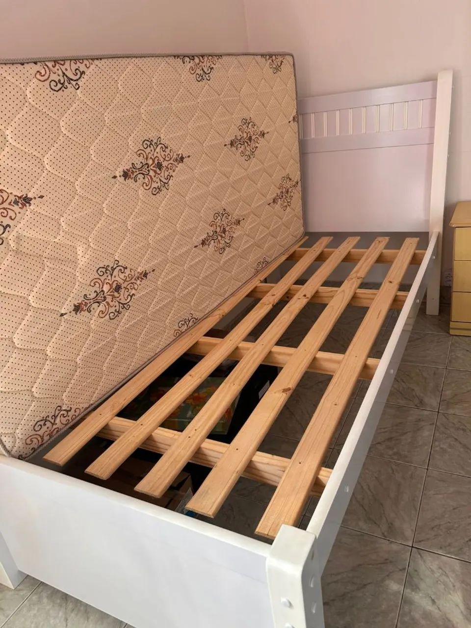 Cama com colchão de solteiro com design moderno - Foto 2