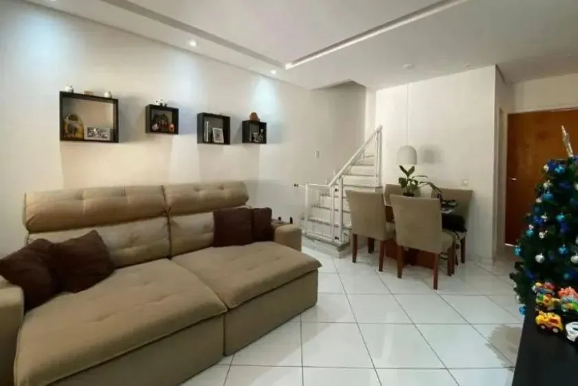 Casa (Padrão), com 2 quartos e 2 banheiros à Venda, 84 m² em Curitiba/PR