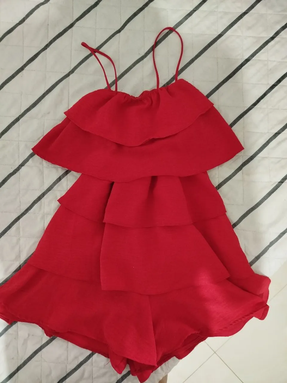 Macaquinho Vermelho com Babados - Feminino